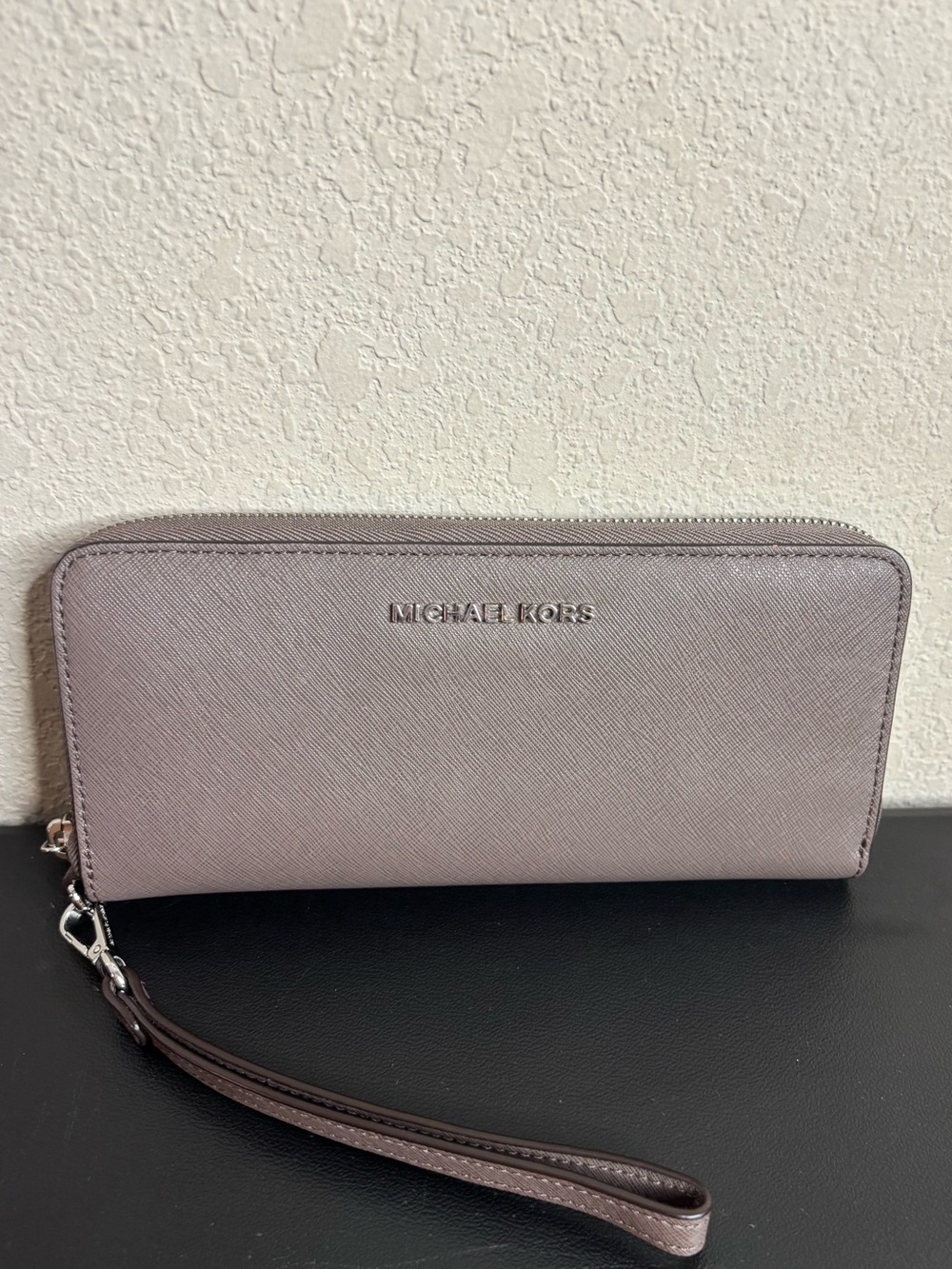 Michael Kors Jet set travel continental wallet color cinder